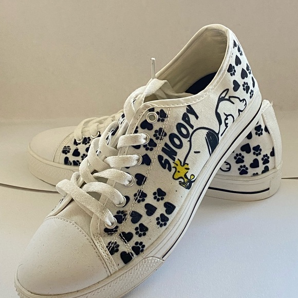 New, never worn, Peanuts, white sneakers, size 9 - Picture 3 of 3